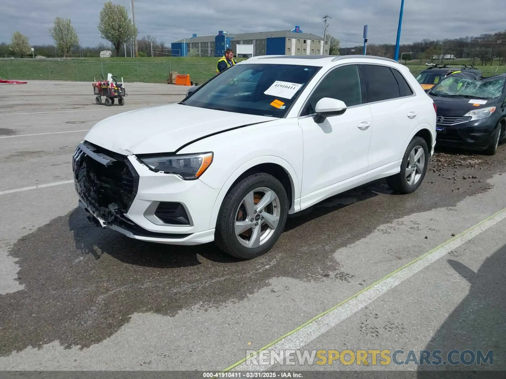 2 Photograph of a damaged car WA1AUCF33M1096437 AUDI Q3 2021