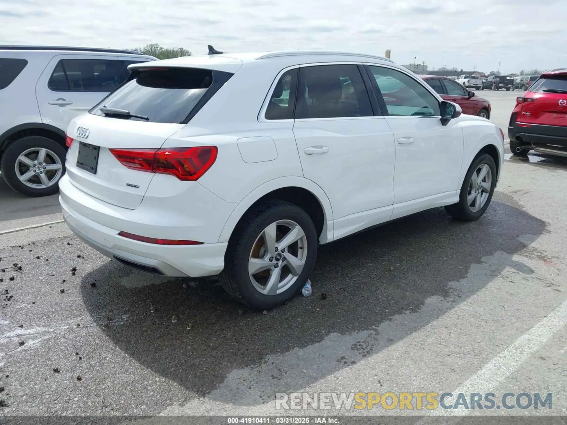 4 Photograph of a damaged car WA1AUCF33M1096437 AUDI Q3 2021