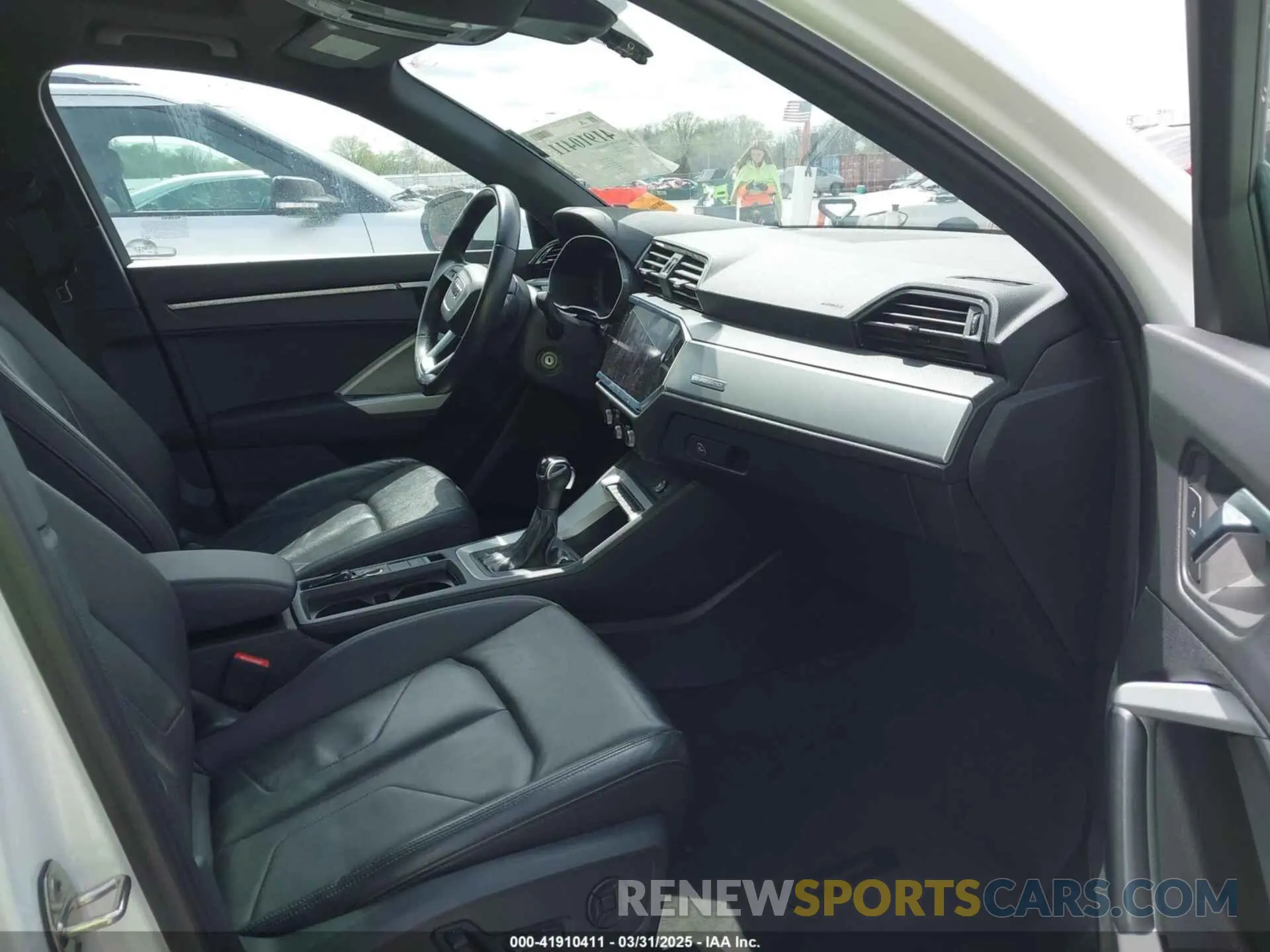 5 Photograph of a damaged car WA1AUCF33M1096437 AUDI Q3 2021