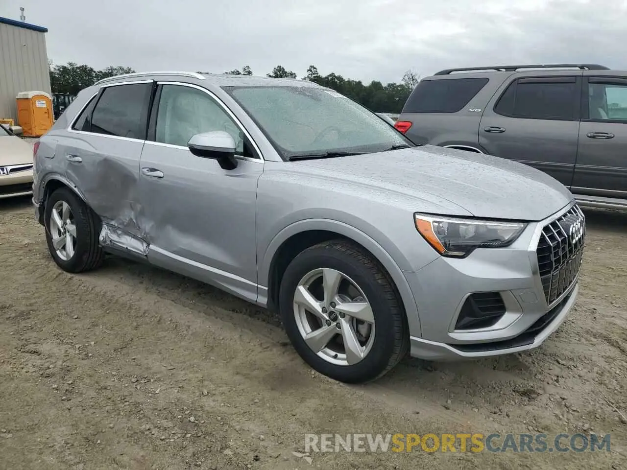 4 Photograph of a damaged car WA1AUCF34M1137464 AUDI Q3 2021