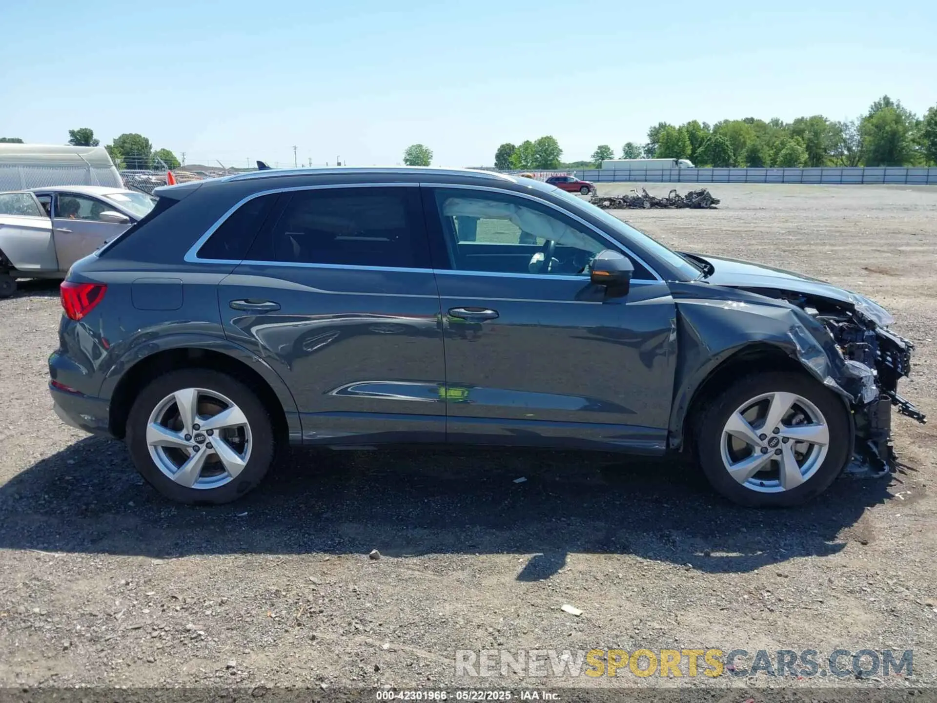 13 Фотография поврежденного автомобиля WA1AUCF35M1065609 AUDI Q3 2021