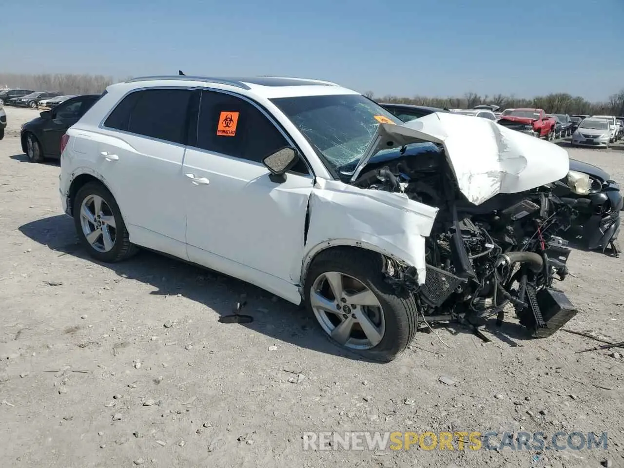 4 Photograph of a damaged car WA1AUCF36M1097372 AUDI Q3 2021