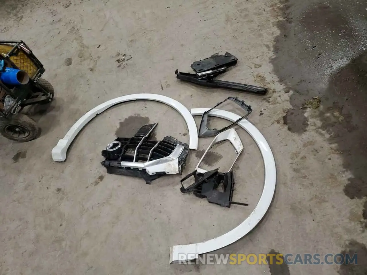 13 Photograph of a damaged car WA1AUCF36M1154248 AUDI Q3 2021
