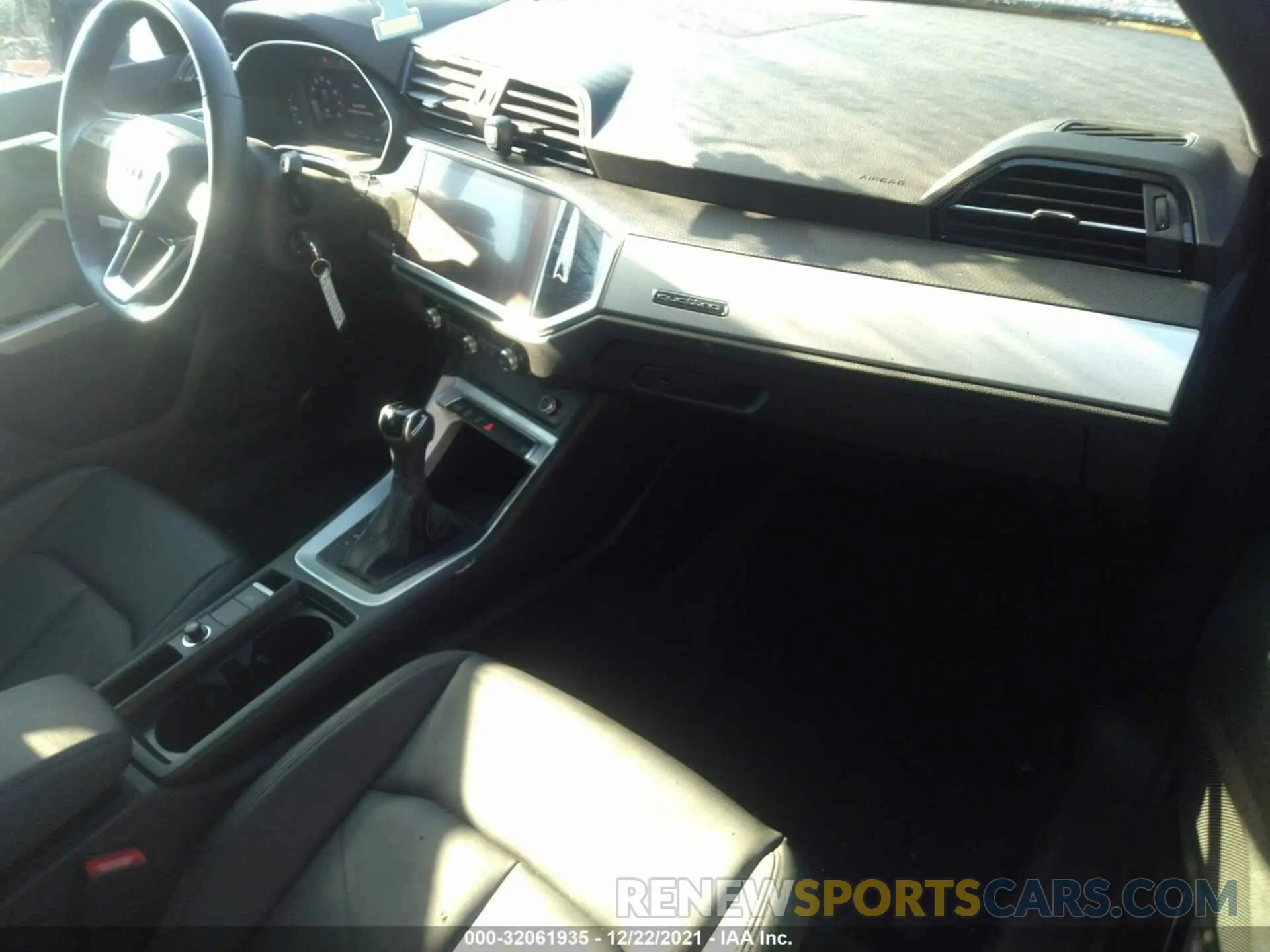 5 Photograph of a damaged car WA1AUCF37M1064915 AUDI Q3 2021