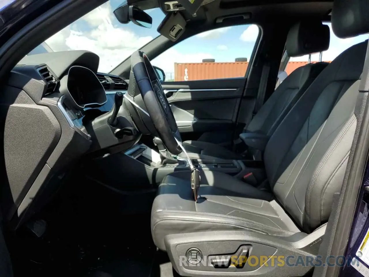 7 Фотография поврежденного автомобиля WA1AUCF37M1076546 AUDI Q3 2021
