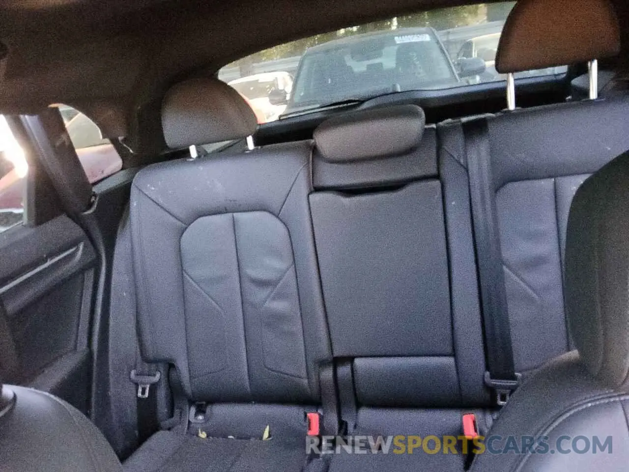 10 Photograph of a damaged car WA1AUCF38M1118626 AUDI Q3 2021