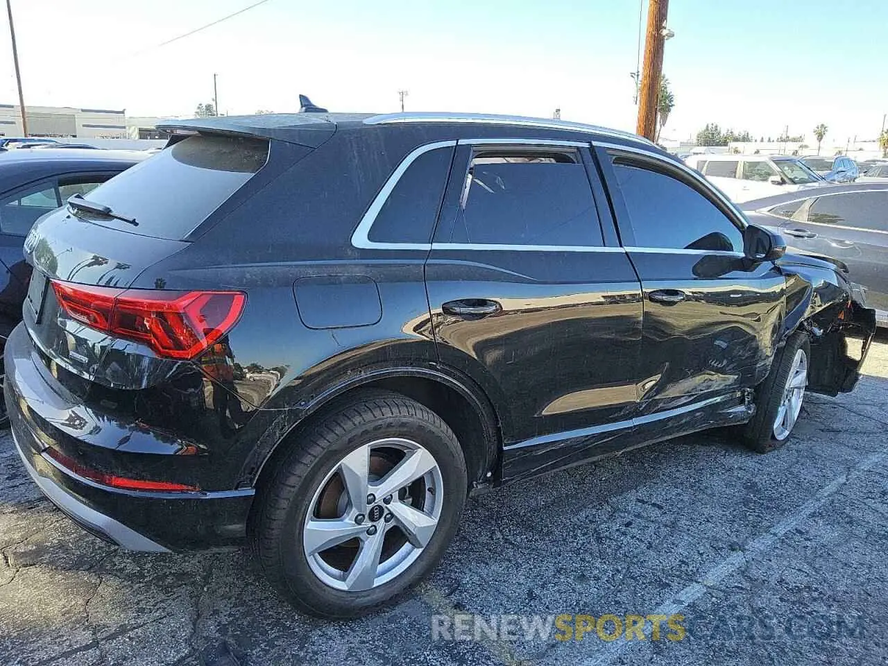 3 Photograph of a damaged car WA1AUCF38M1118626 AUDI Q3 2021