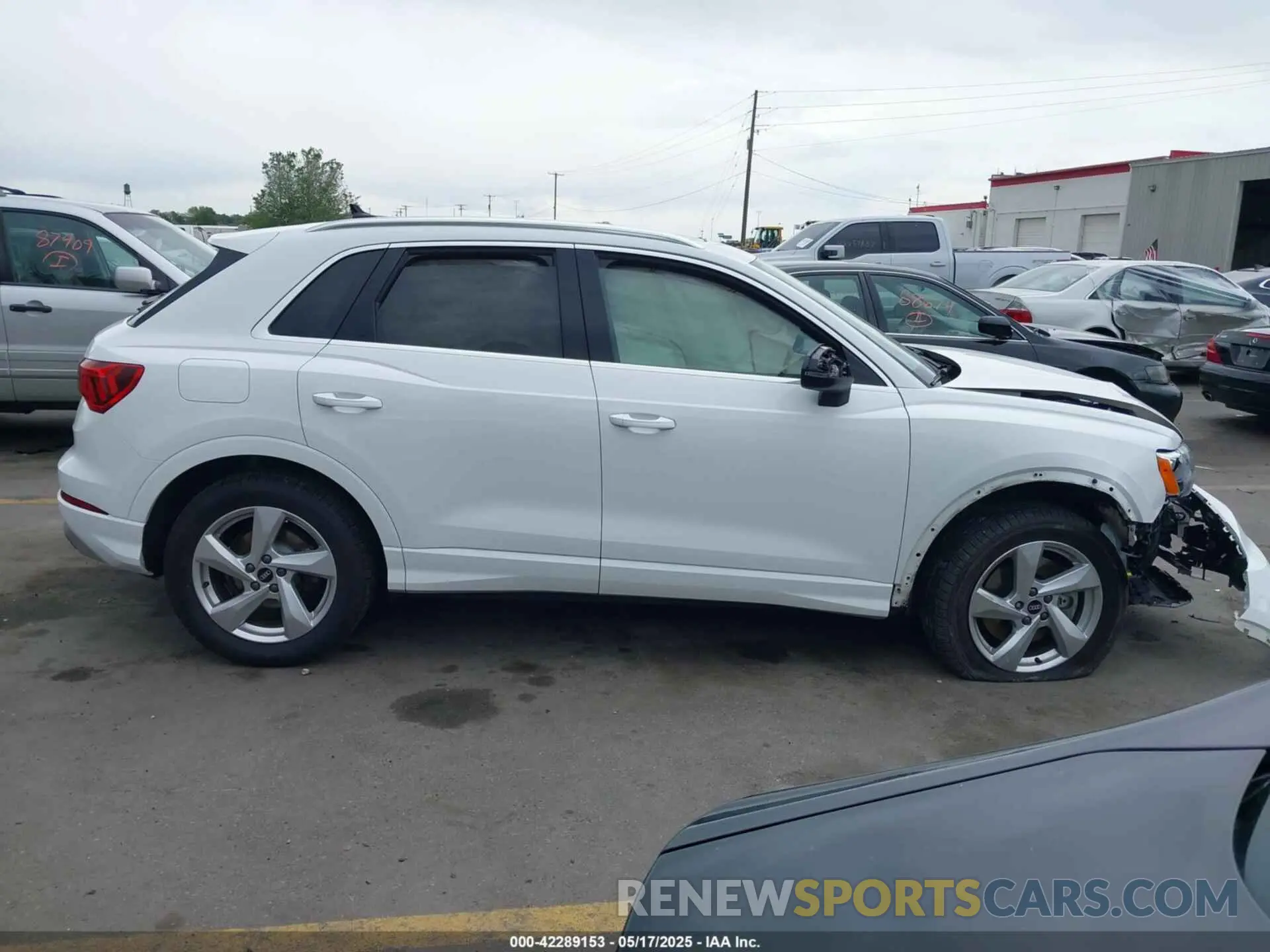 12 Photograph of a damaged car WA1AUCF39M1068531 AUDI Q3 2021