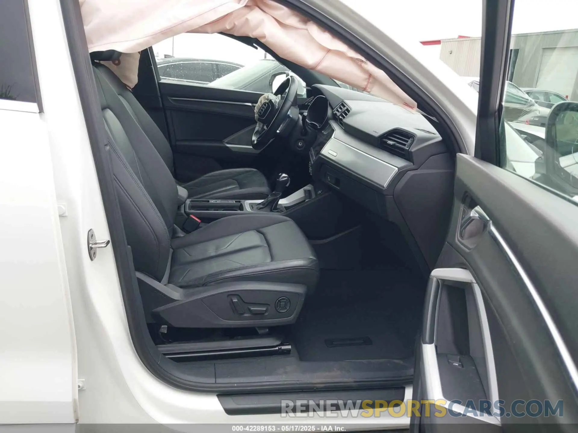 5 Photograph of a damaged car WA1AUCF39M1068531 AUDI Q3 2021