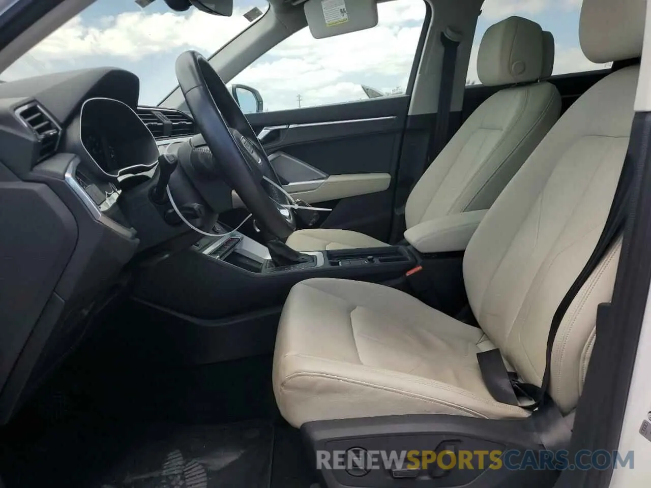 7 Photograph of a damaged car WA1AUCF39M1133071 AUDI Q3 2021