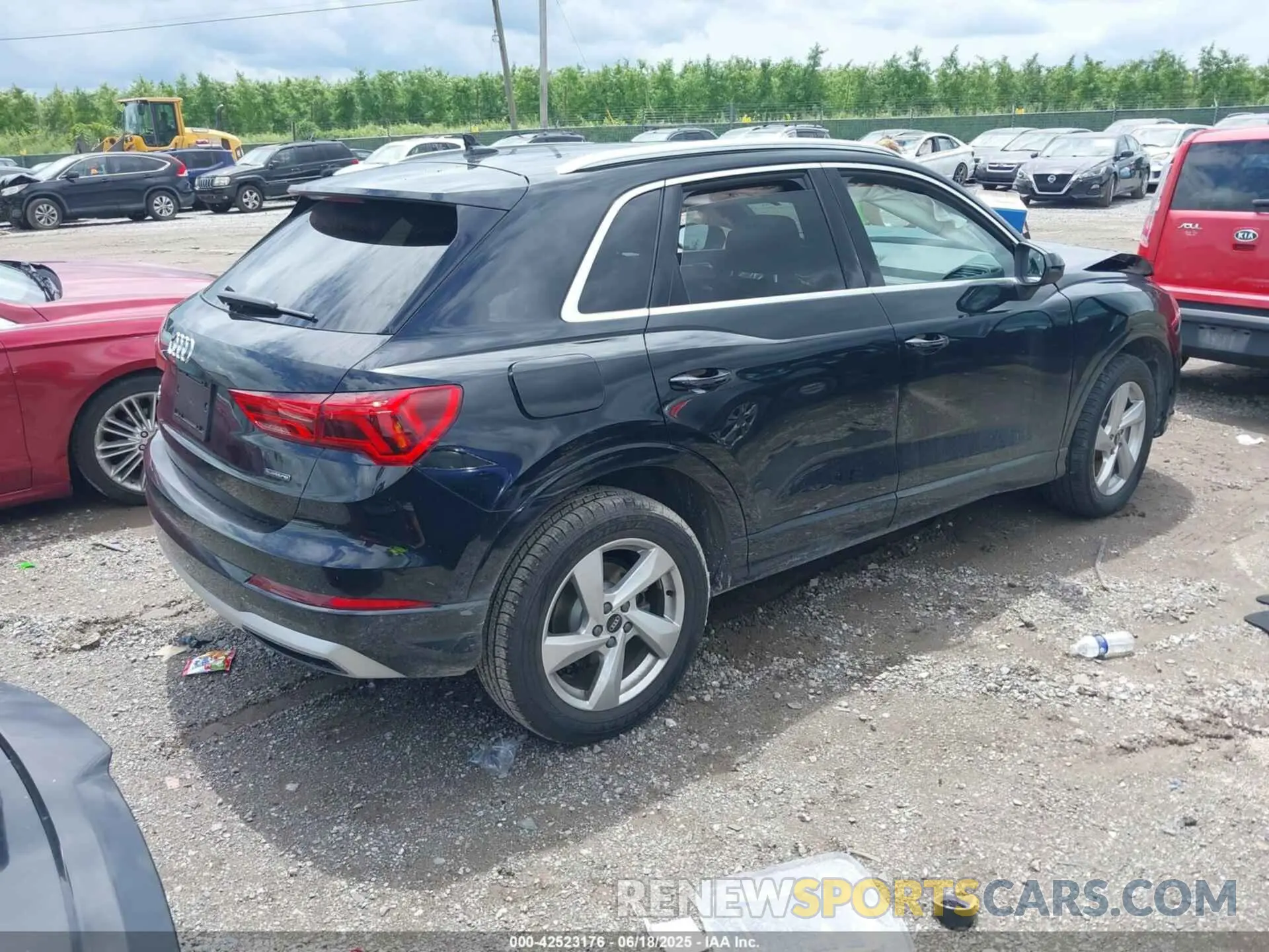 4 Photograph of a damaged car WA1AUCF39M1143549 AUDI Q3 2021