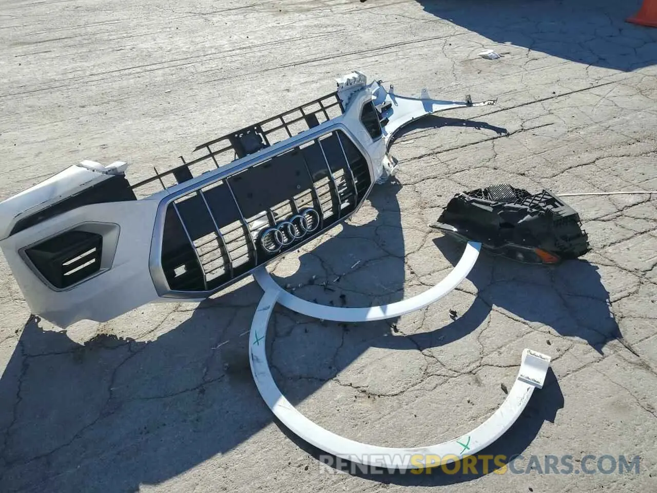 13 Photograph of a damaged car WA1AUCF3XM1092773 AUDI Q3 2021