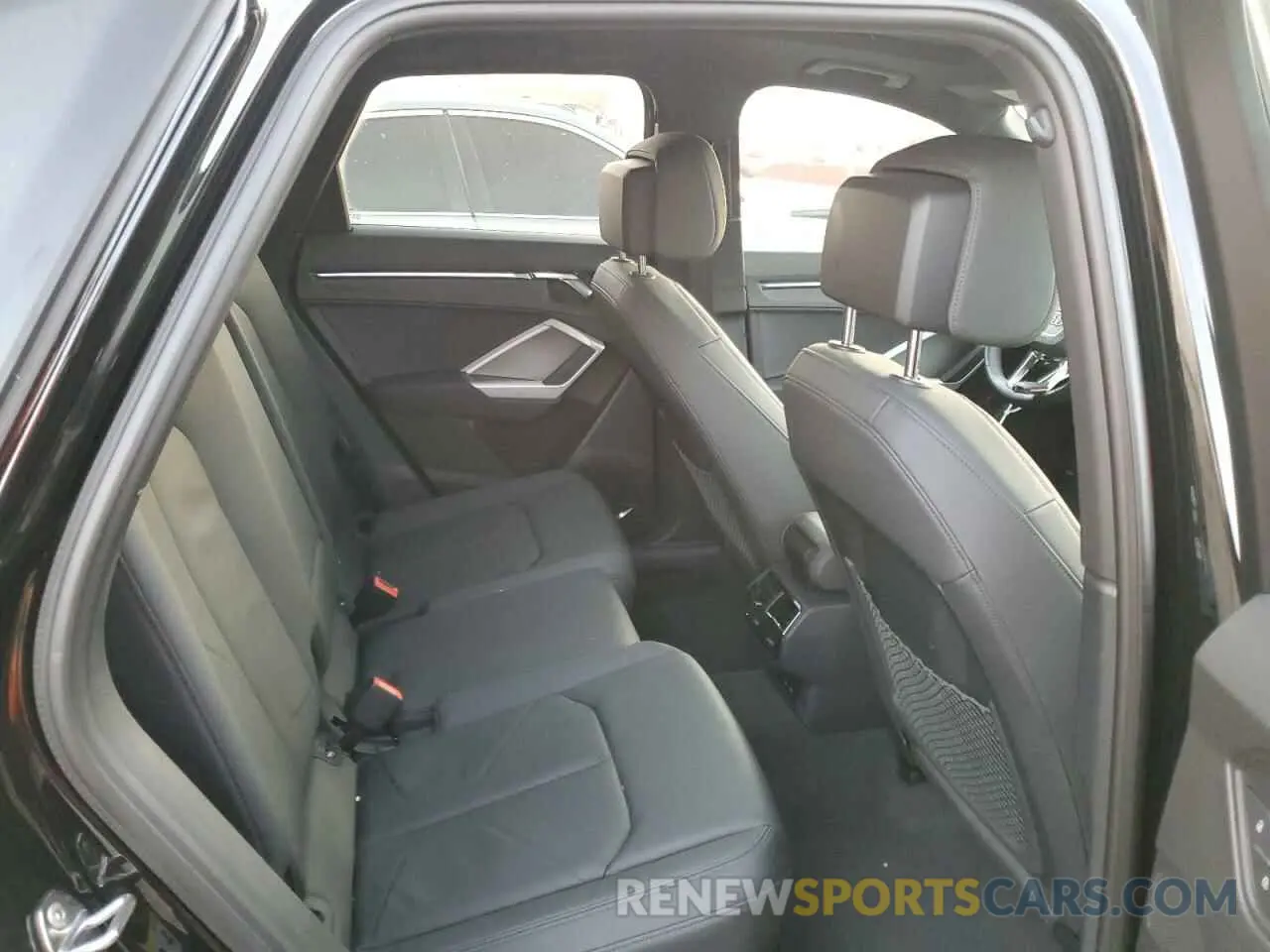 11 Photograph of a damaged car WA1BUCF32M1110302 AUDI Q3 2021