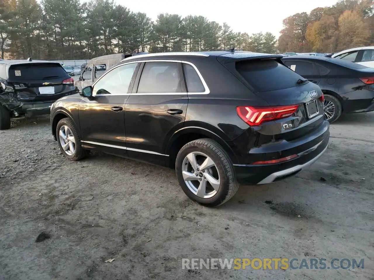 2 Photograph of a damaged car WA1BUCF32M1110302 AUDI Q3 2021