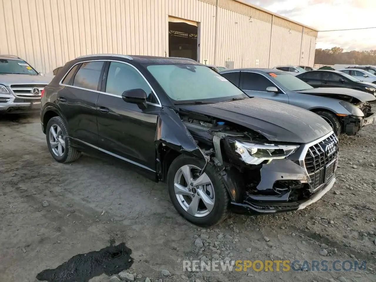 4 Photograph of a damaged car WA1BUCF32M1110302 AUDI Q3 2021