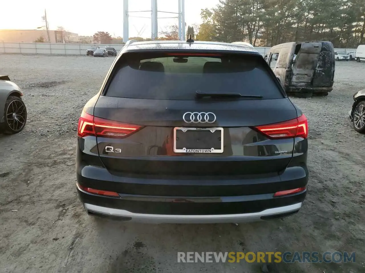 6 Photograph of a damaged car WA1BUCF32M1110302 AUDI Q3 2021
