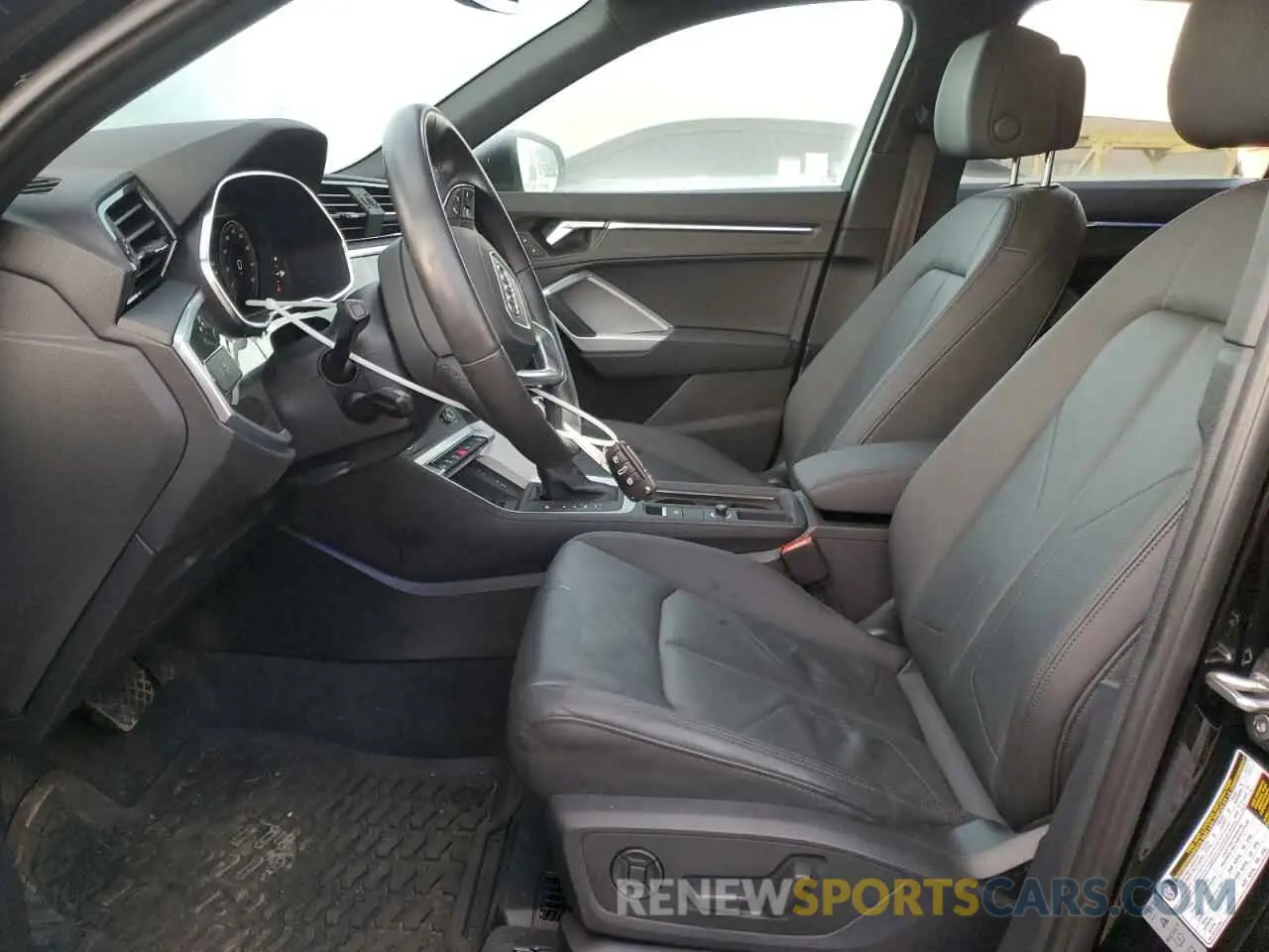 7 Photograph of a damaged car WA1BUCF32M1110302 AUDI Q3 2021