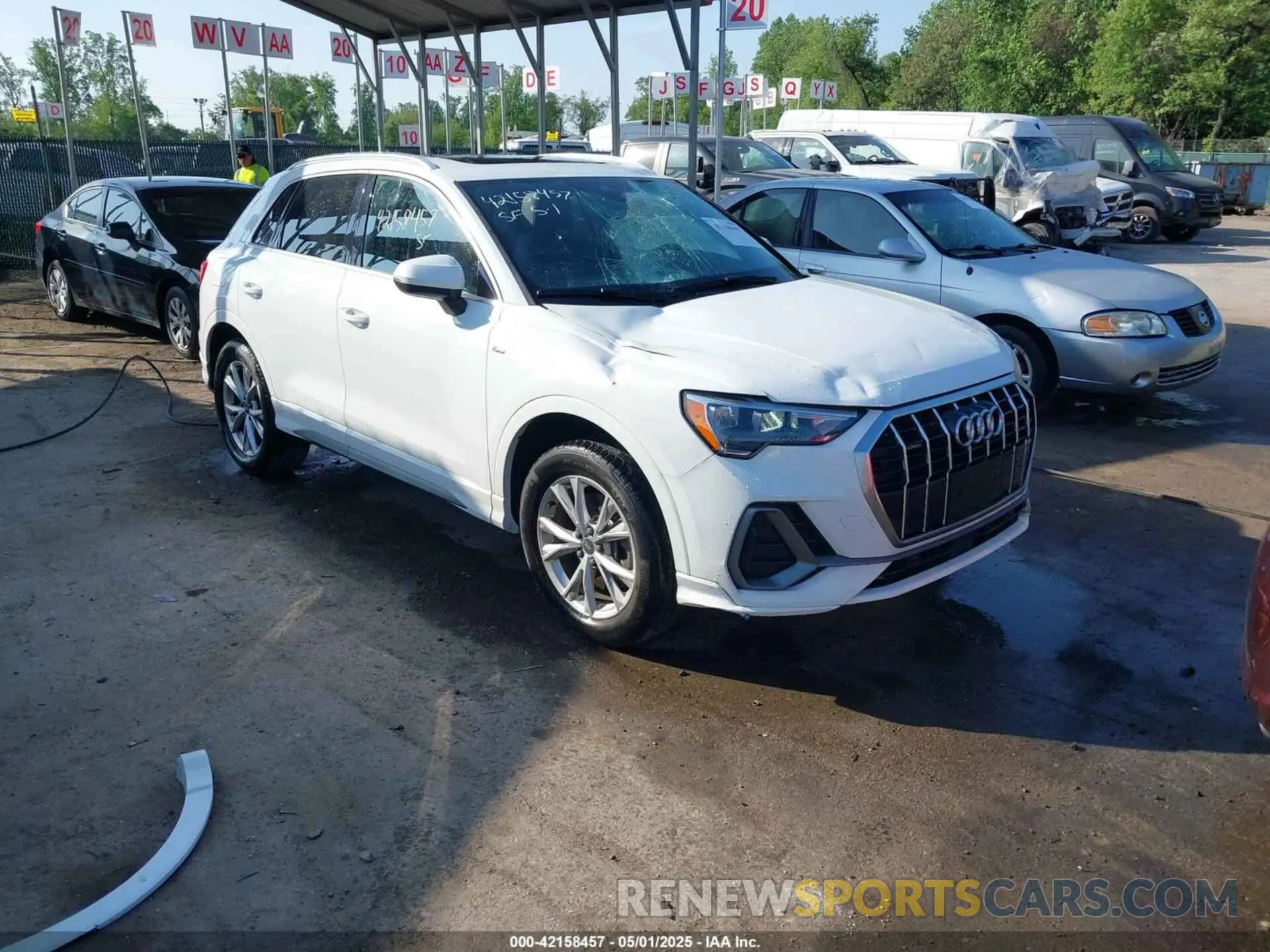 1 Photograph of a damaged car WA1DECF31M1037901 AUDI Q3 2021