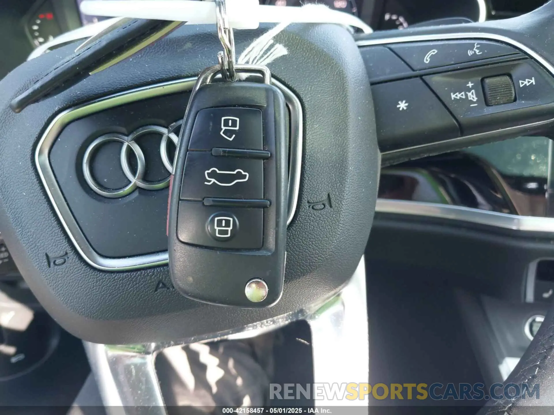 11 Photograph of a damaged car WA1DECF31M1037901 AUDI Q3 2021