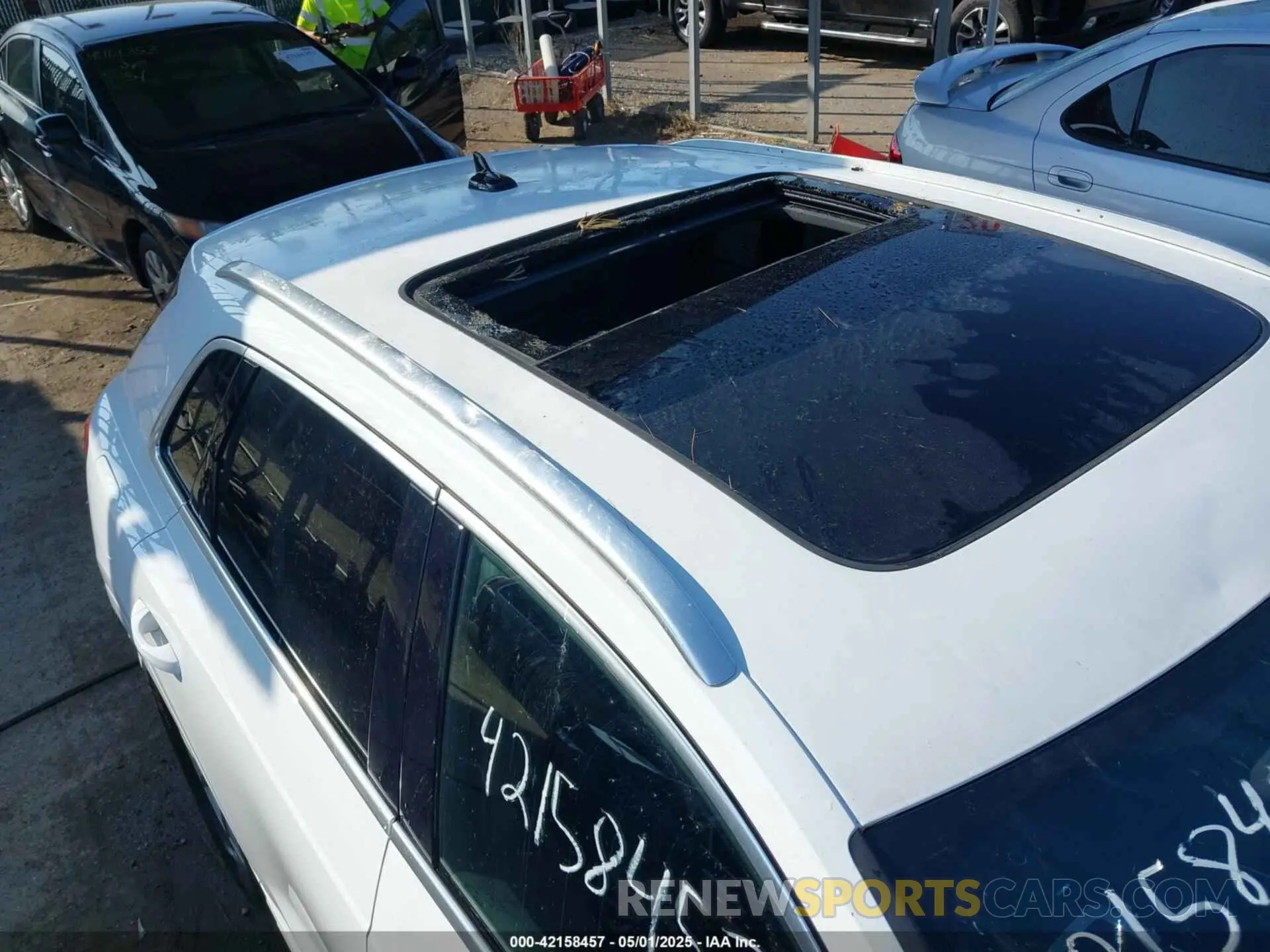 18 Photograph of a damaged car WA1DECF31M1037901 AUDI Q3 2021
