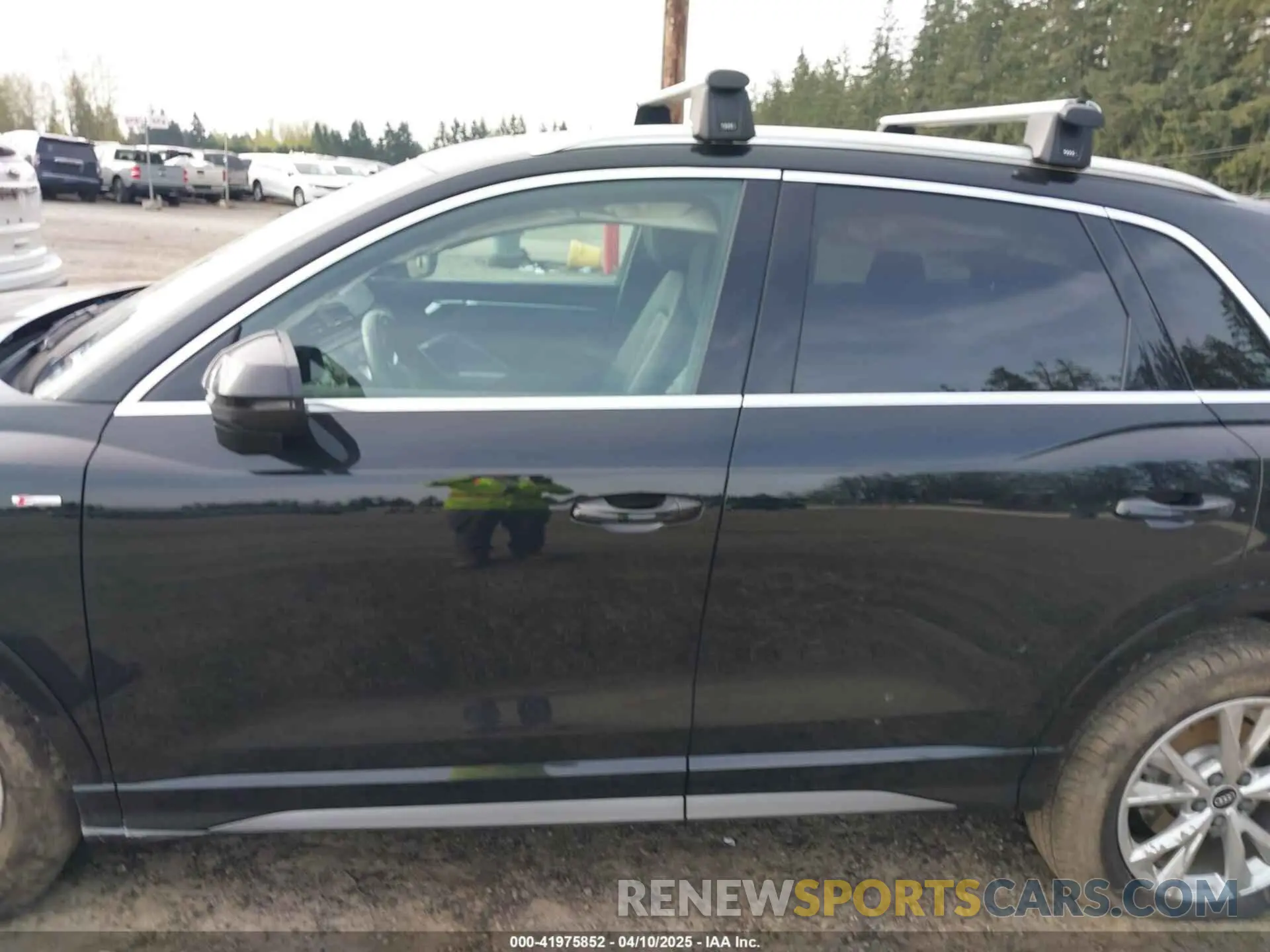 14 Photograph of a damaged car WA1DECF31M1053452 AUDI Q3 2021