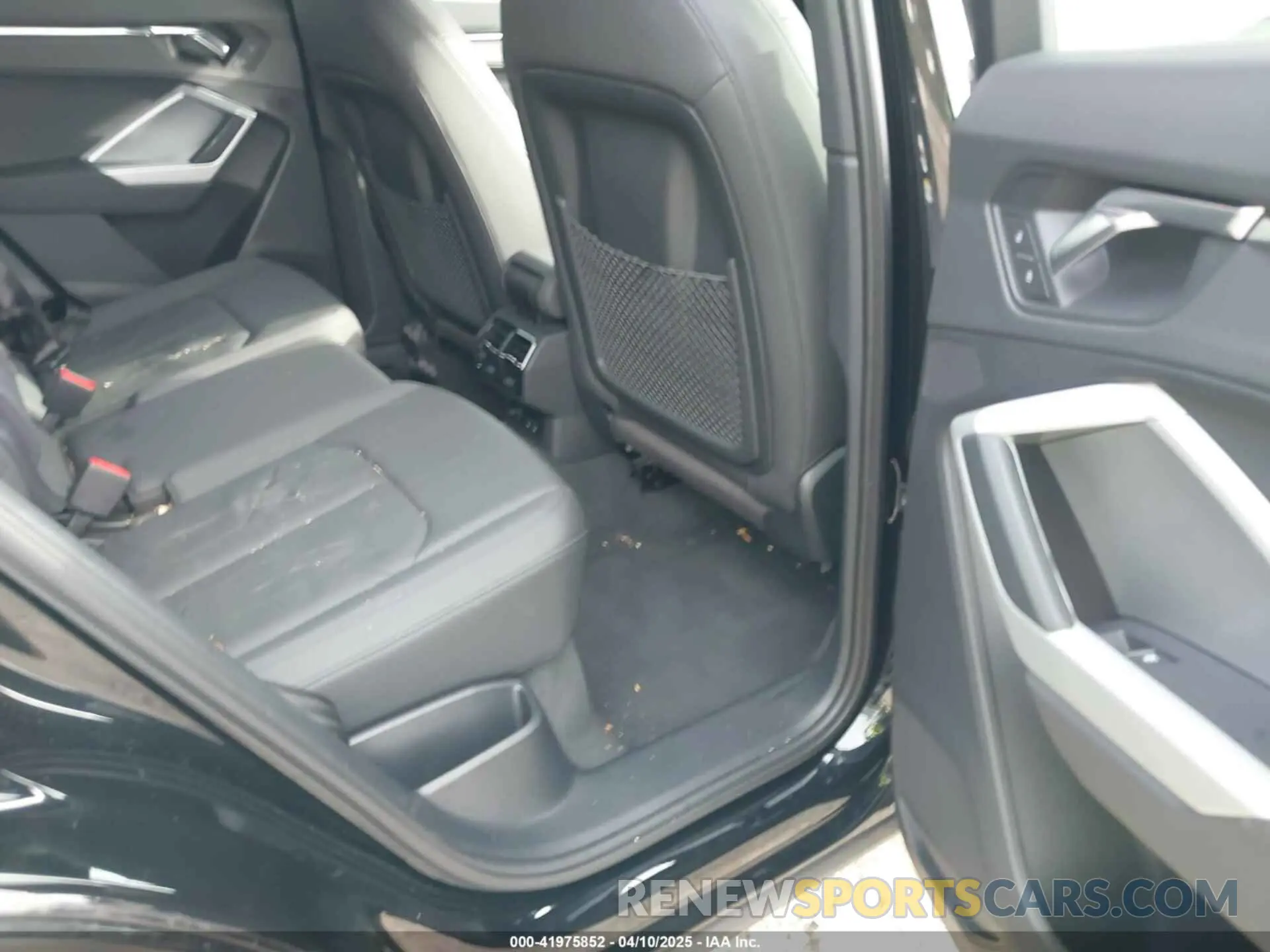 8 Photograph of a damaged car WA1DECF31M1053452 AUDI Q3 2021