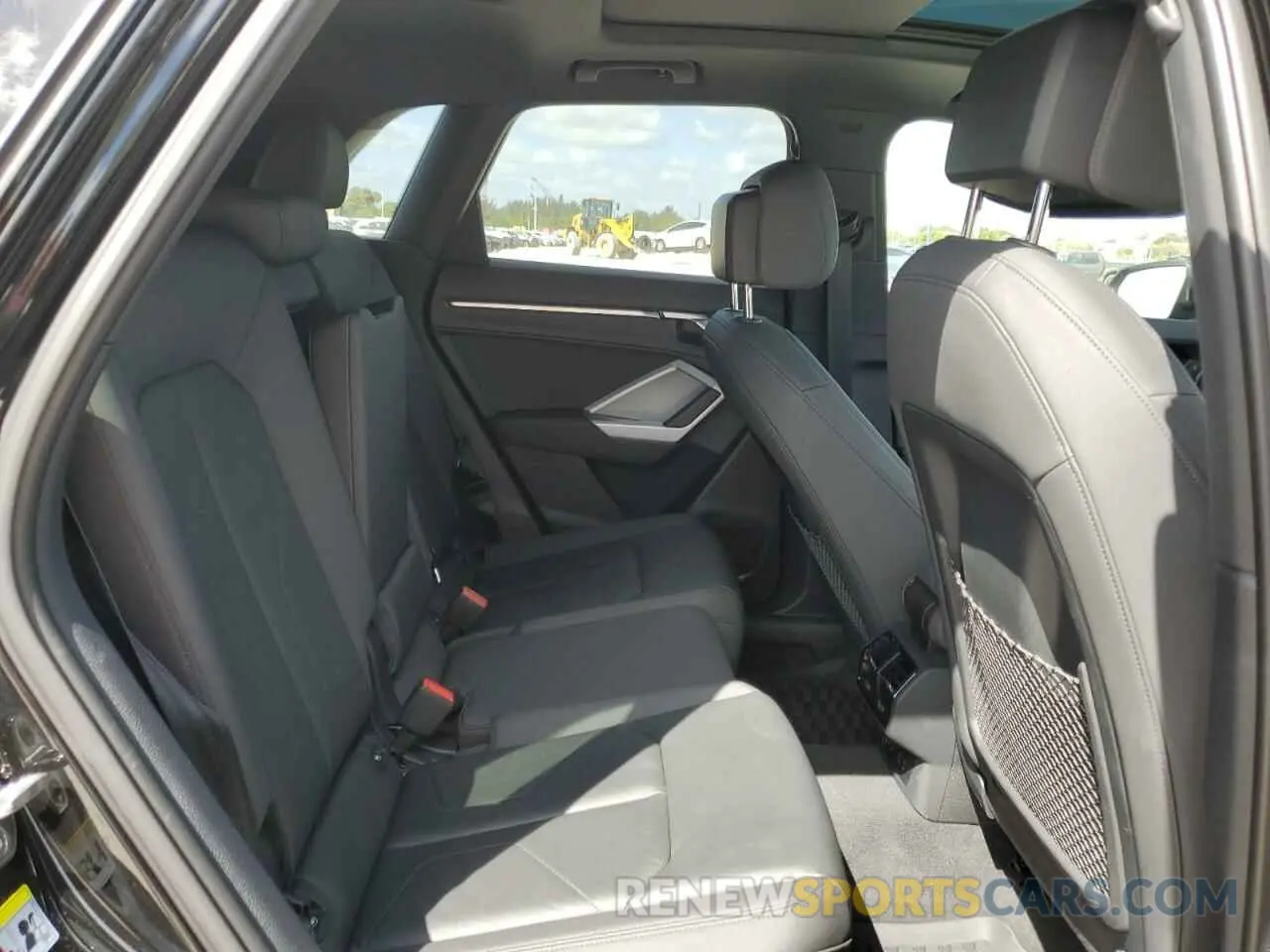 11 Photograph of a damaged car WA1DECF31M1073670 AUDI Q3 2021