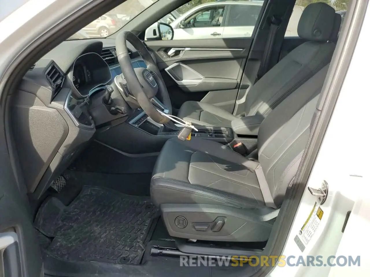 7 Photograph of a damaged car WA1DECF32M1040693 AUDI Q3 2021