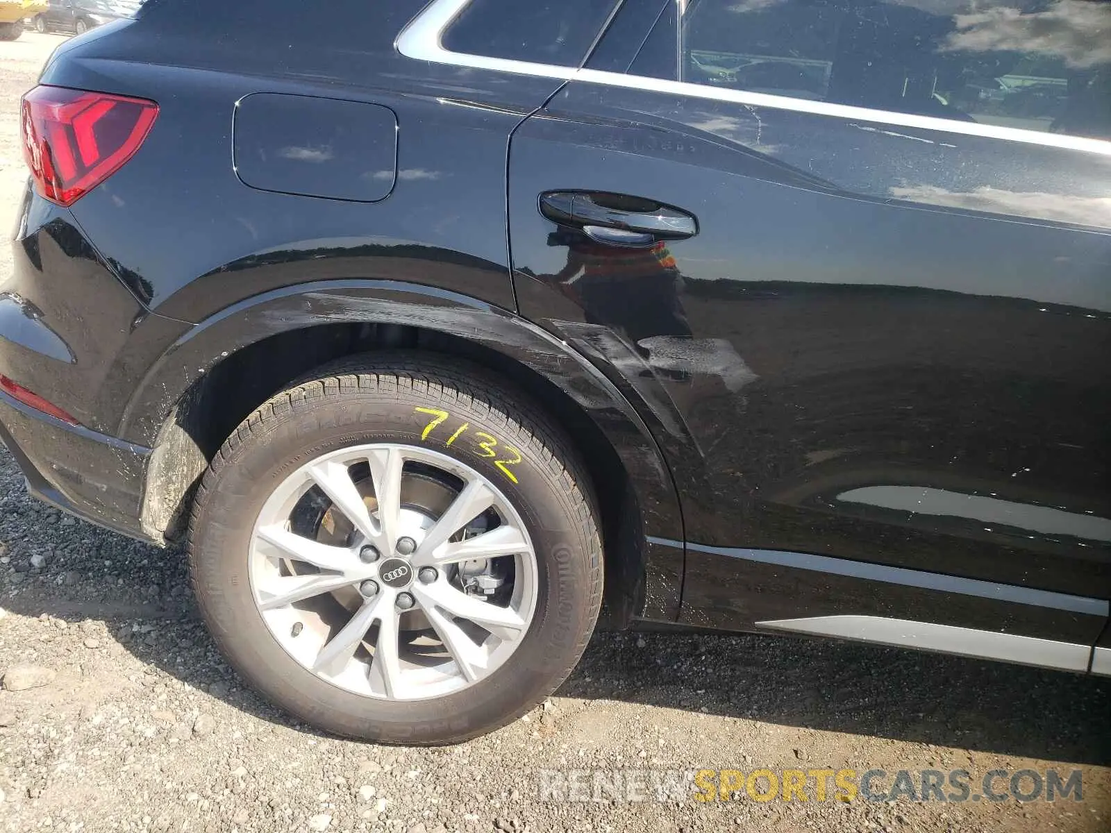 9 Photograph of a damaged car WA1DECF34M1065286 AUDI Q3 2021