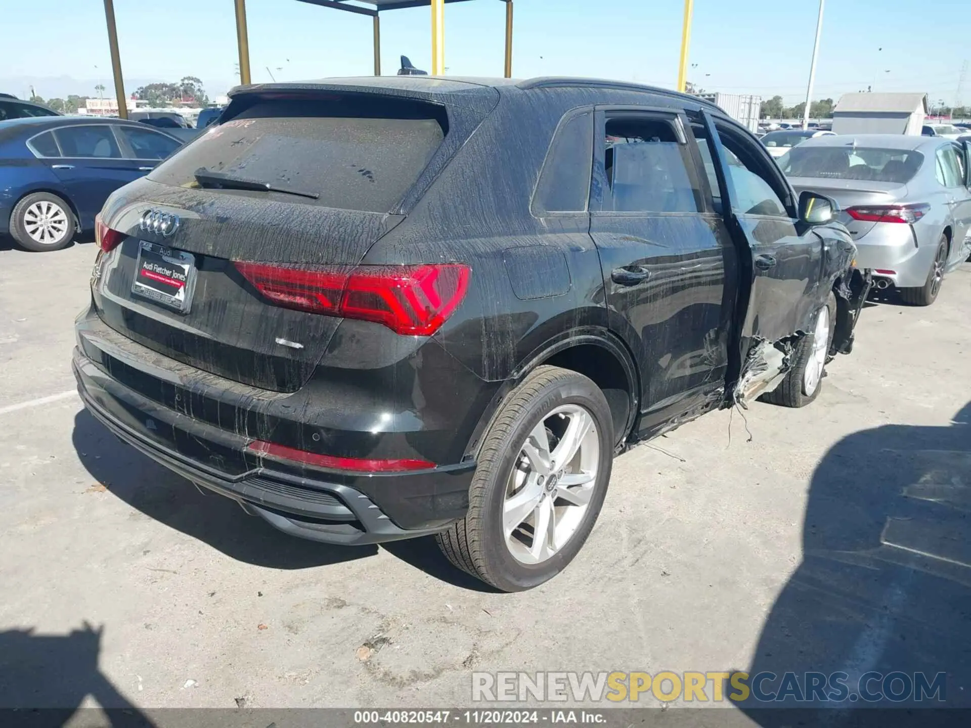 4 Photograph of a damaged car WA1DECF35M1005579 AUDI Q3 2021