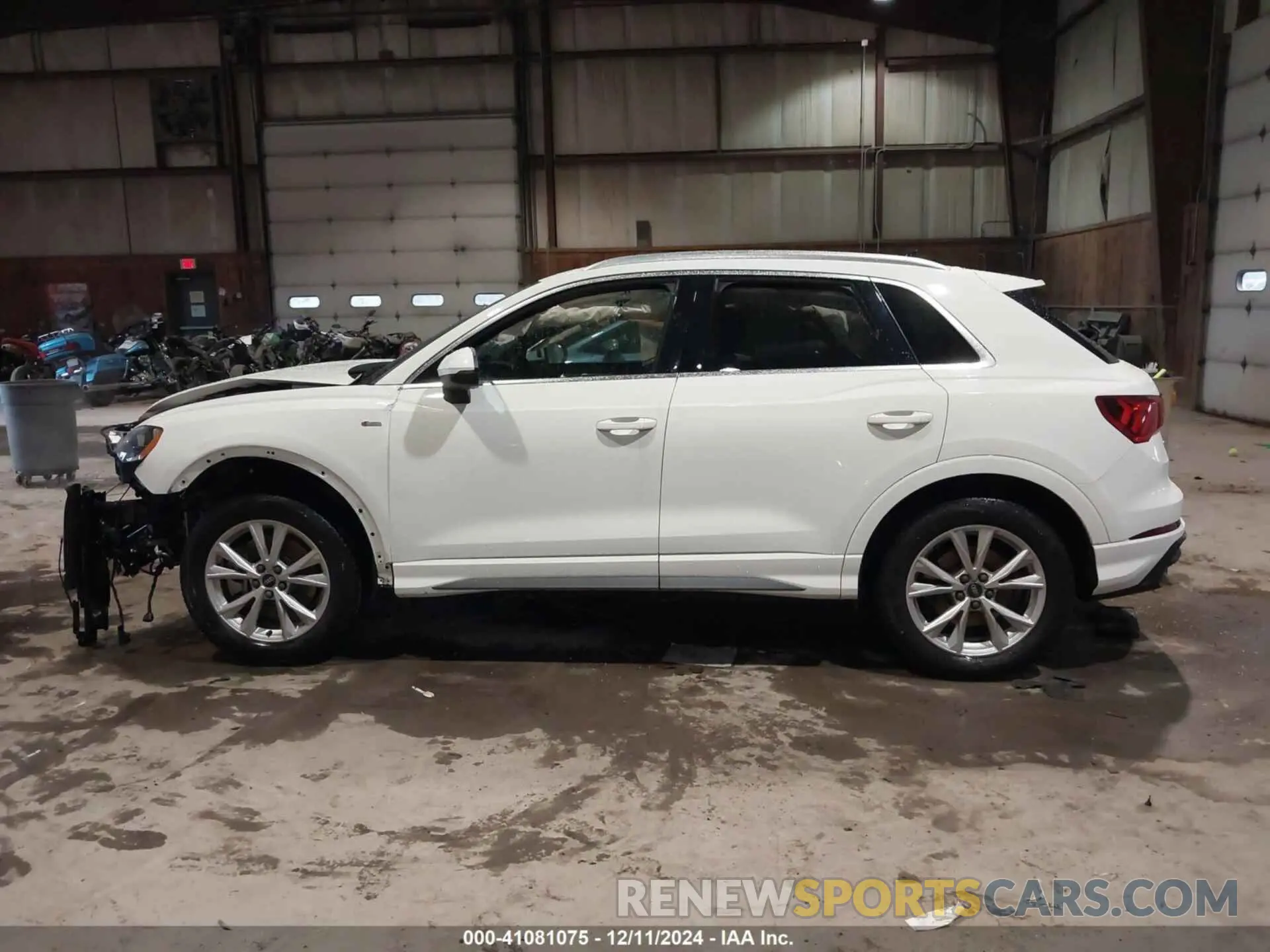 15 Photograph of a damaged car WA1DECF36M1021600 AUDI Q3 2021