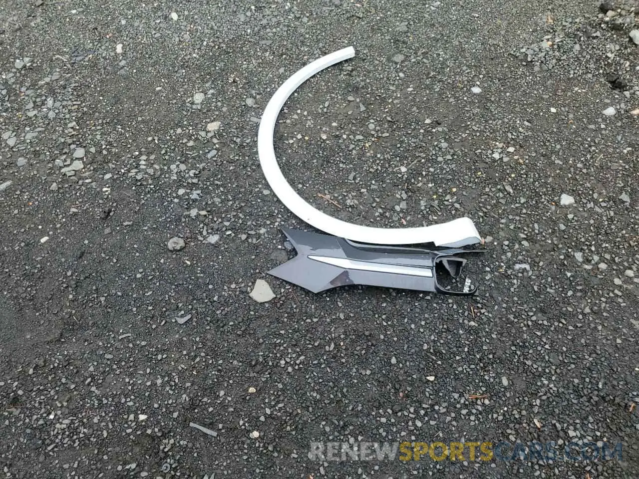 13 Photograph of a damaged car WA1DECF36M1025713 AUDI Q3 2021
