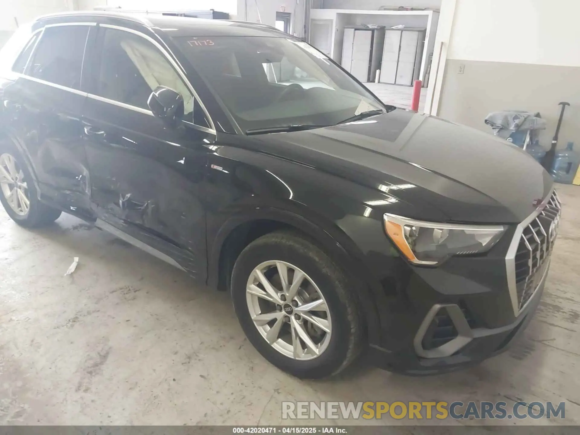 1 Photograph of a damaged car WA1DECF36M1031852 AUDI Q3 2021