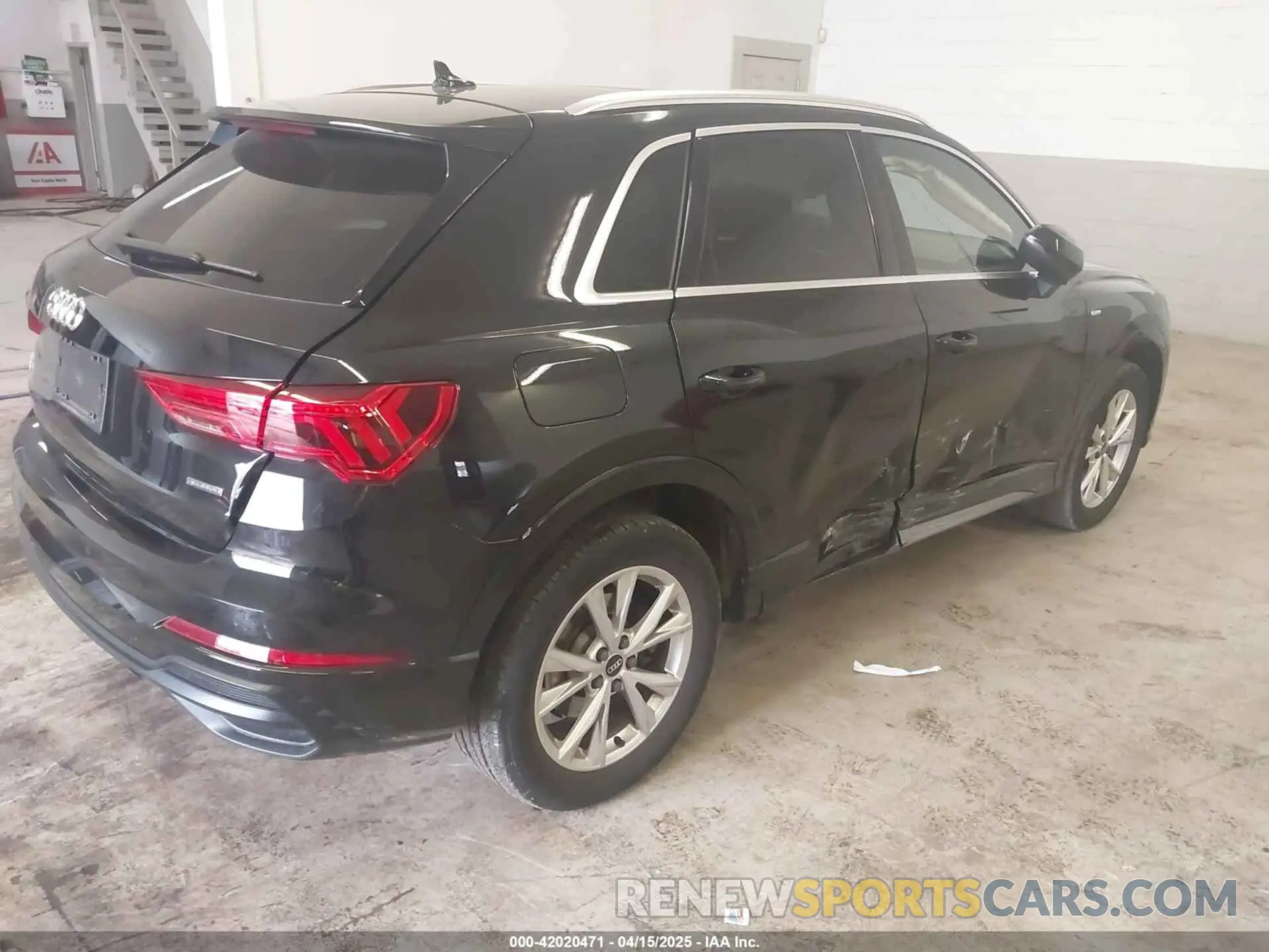 4 Photograph of a damaged car WA1DECF36M1031852 AUDI Q3 2021