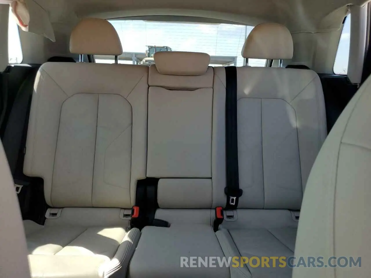 10 Photograph of a damaged car WA1DEDF37M1097879 AUDI Q3 2021