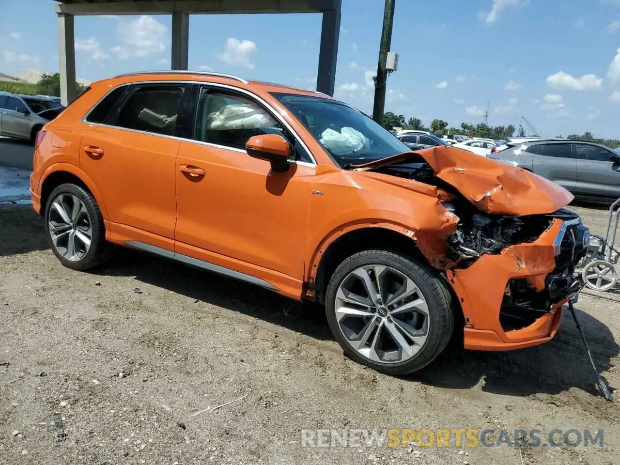 4 Photograph of a damaged car WA1DEDF37M1097879 AUDI Q3 2021
