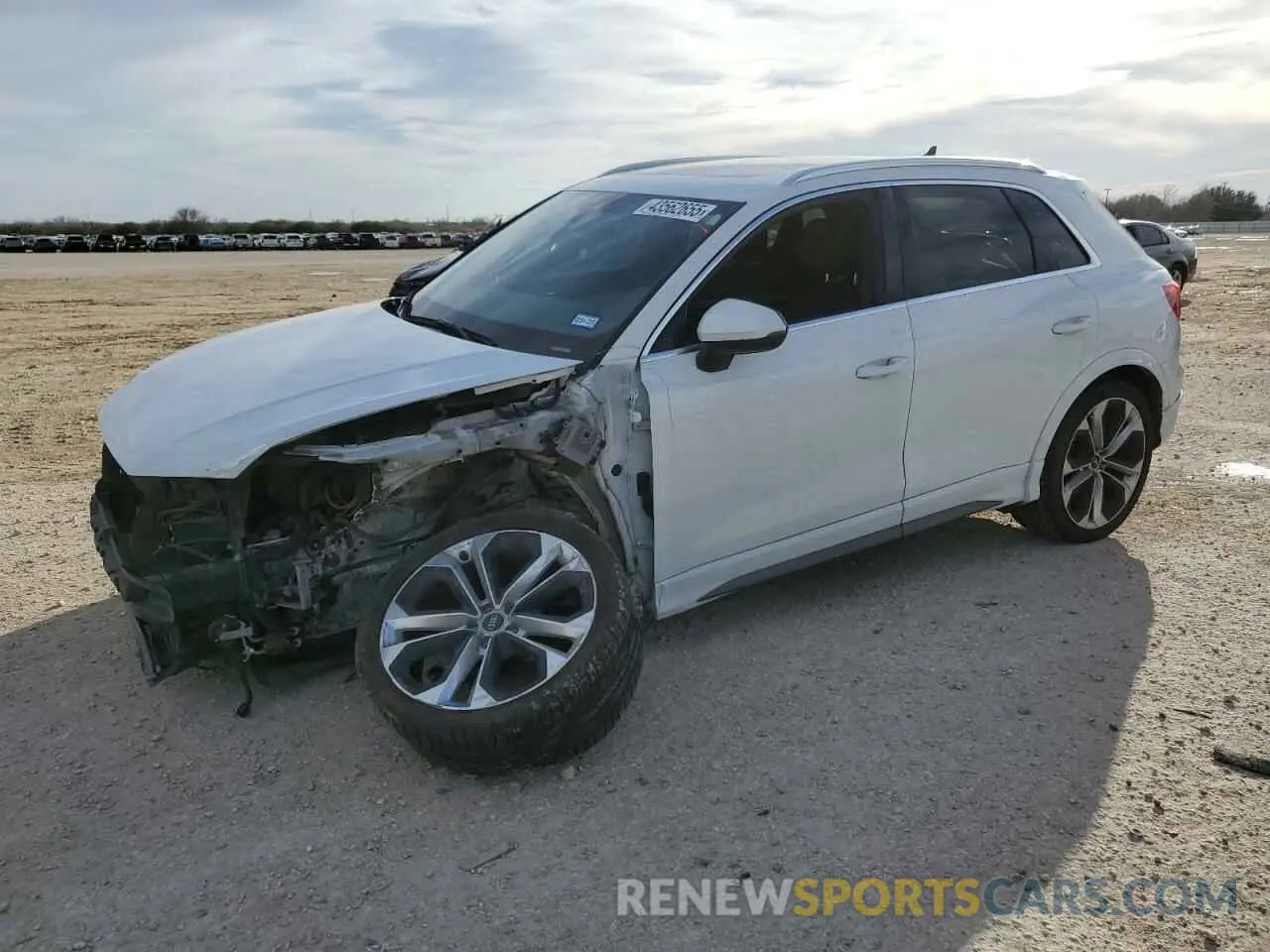 1 Photograph of a damaged car WA1EECF31M1099867 AUDI Q3 2021