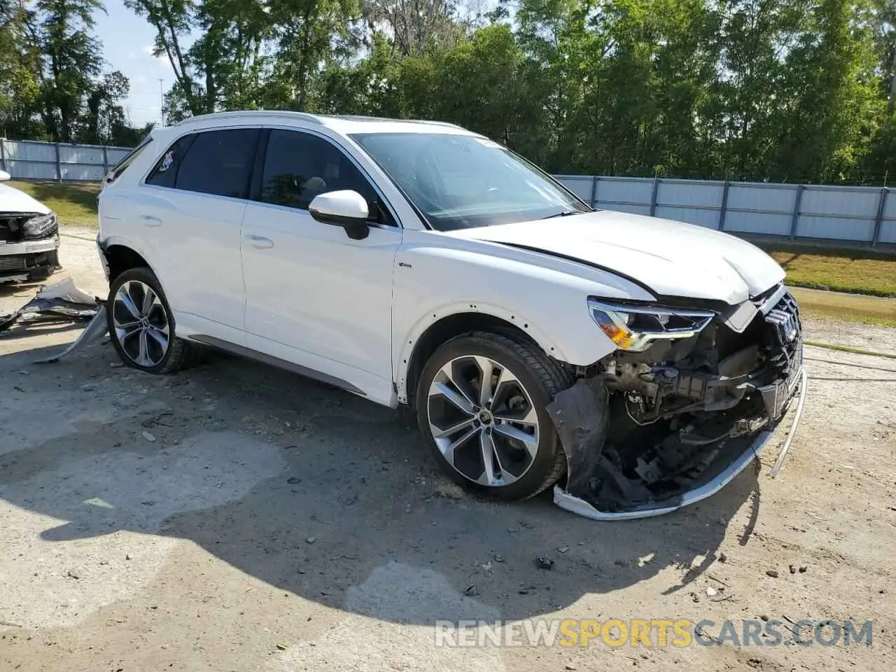 4 Photograph of a damaged car WA1EECF31M1117218 AUDI Q3 2021