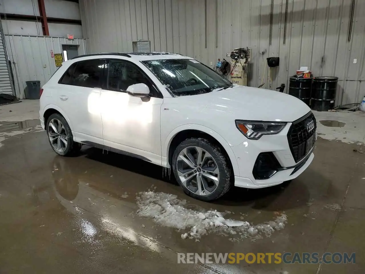 4 Photograph of a damaged car WA1EECF35M1119795 AUDI Q3 2021