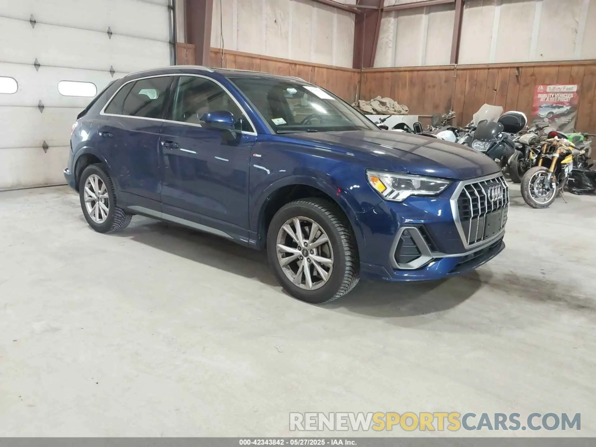1 Photograph of a damaged car WA1EECF36M1061776 AUDI Q3 2021