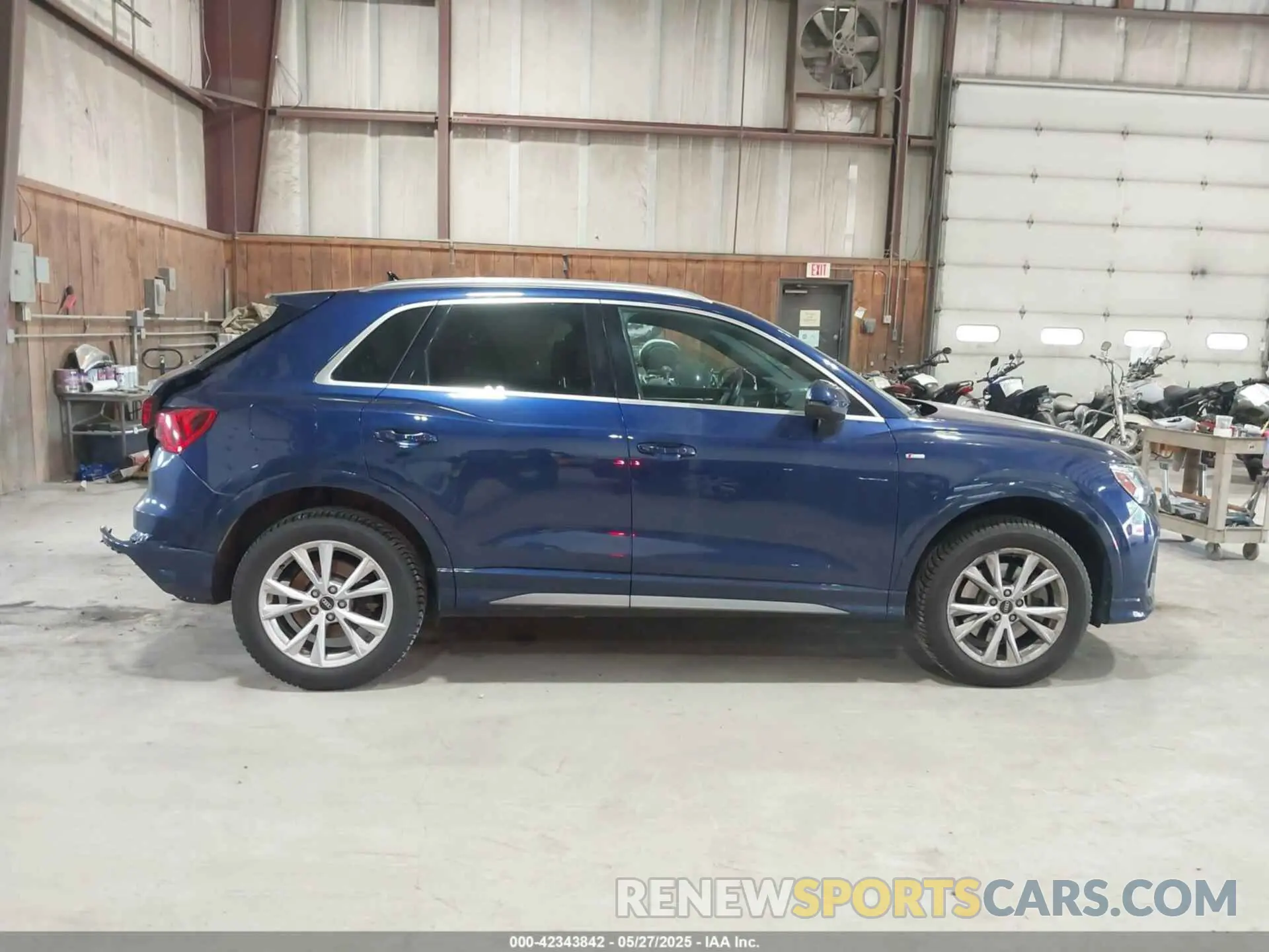 13 Photograph of a damaged car WA1EECF36M1061776 AUDI Q3 2021