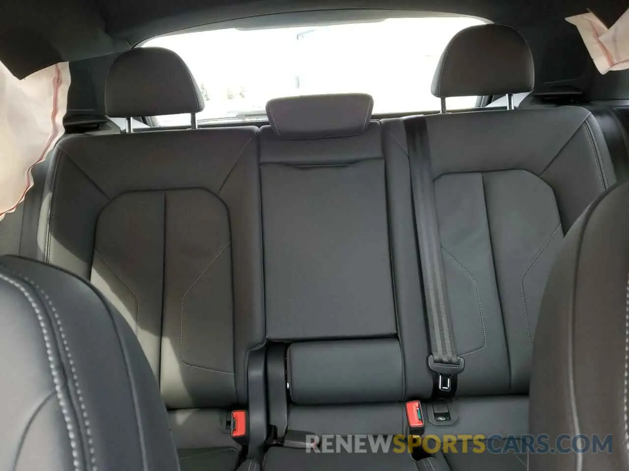 10 Photograph of a damaged car WA1EECF39M1082136 AUDI Q3 2021