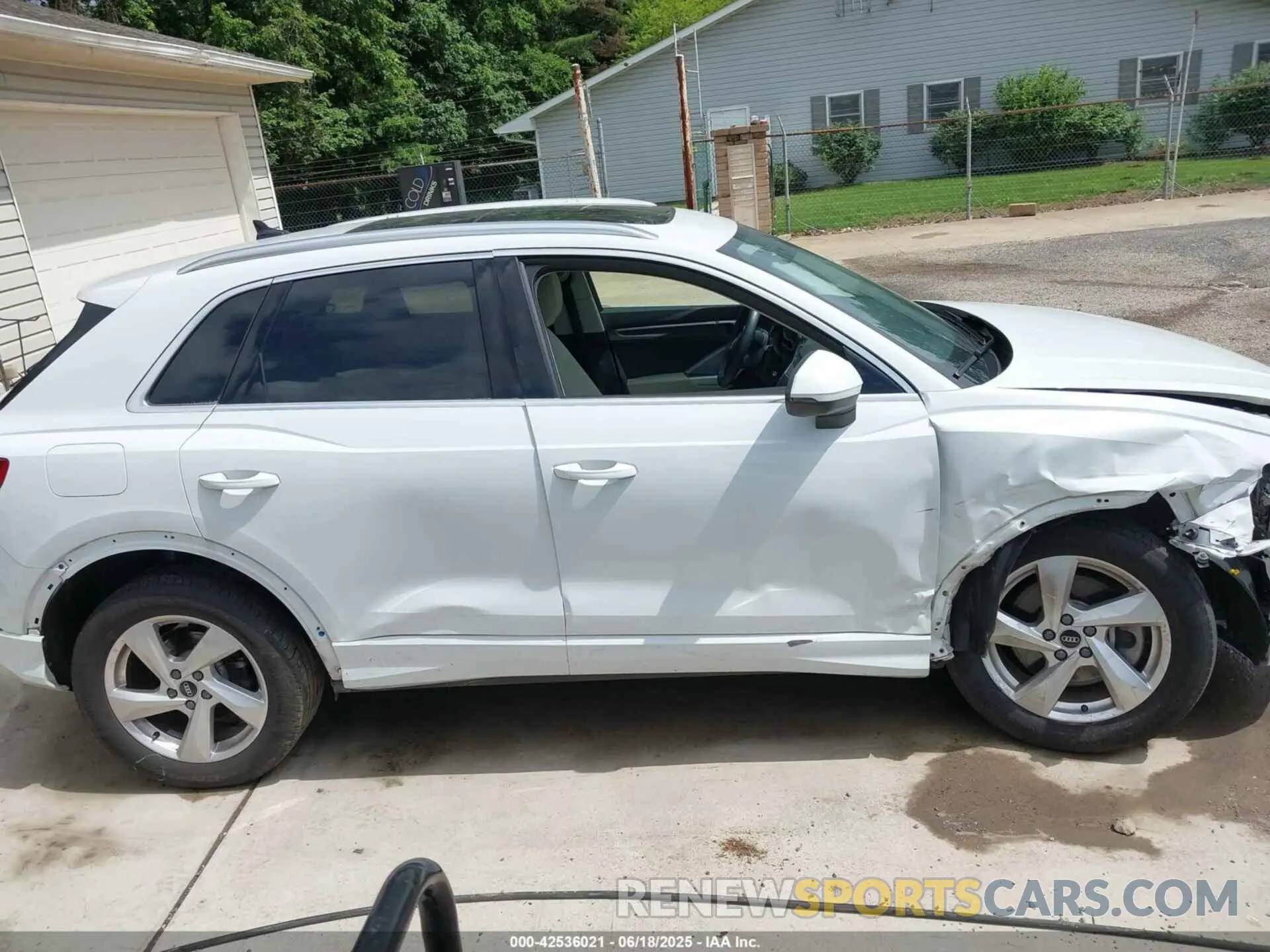 14 Photograph of a damaged car WA1BUCF36N1138119 AUDI Q3 2022