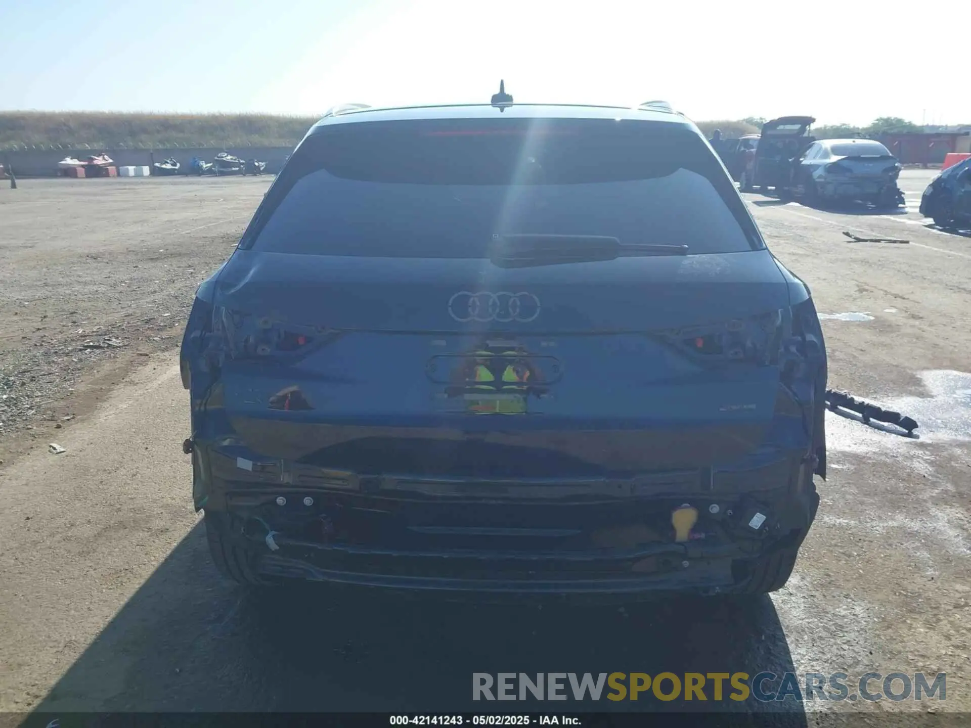 17 Photograph of a damaged car WA1DECF32N1022633 AUDI Q3 2022
