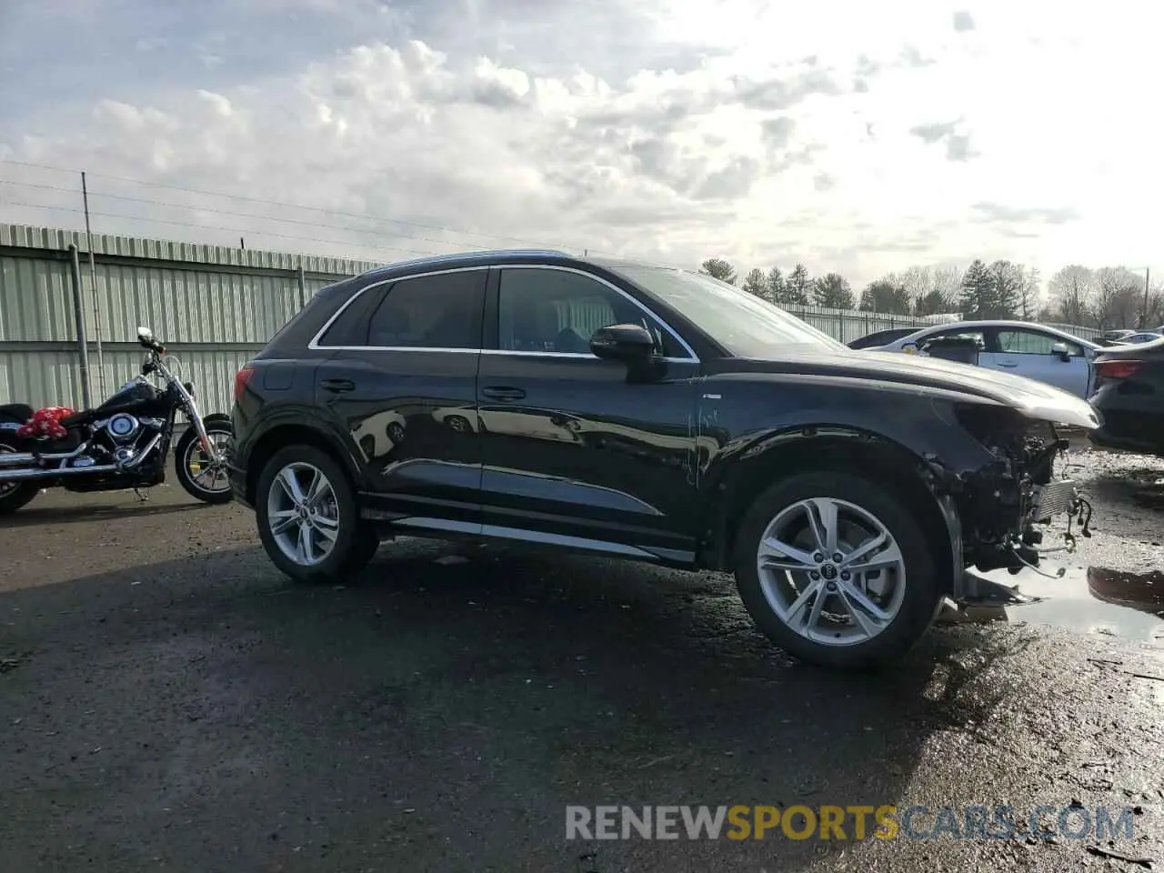 4 Photograph of a damaged car WA1DECF34N1074040 AUDI Q3 2022
