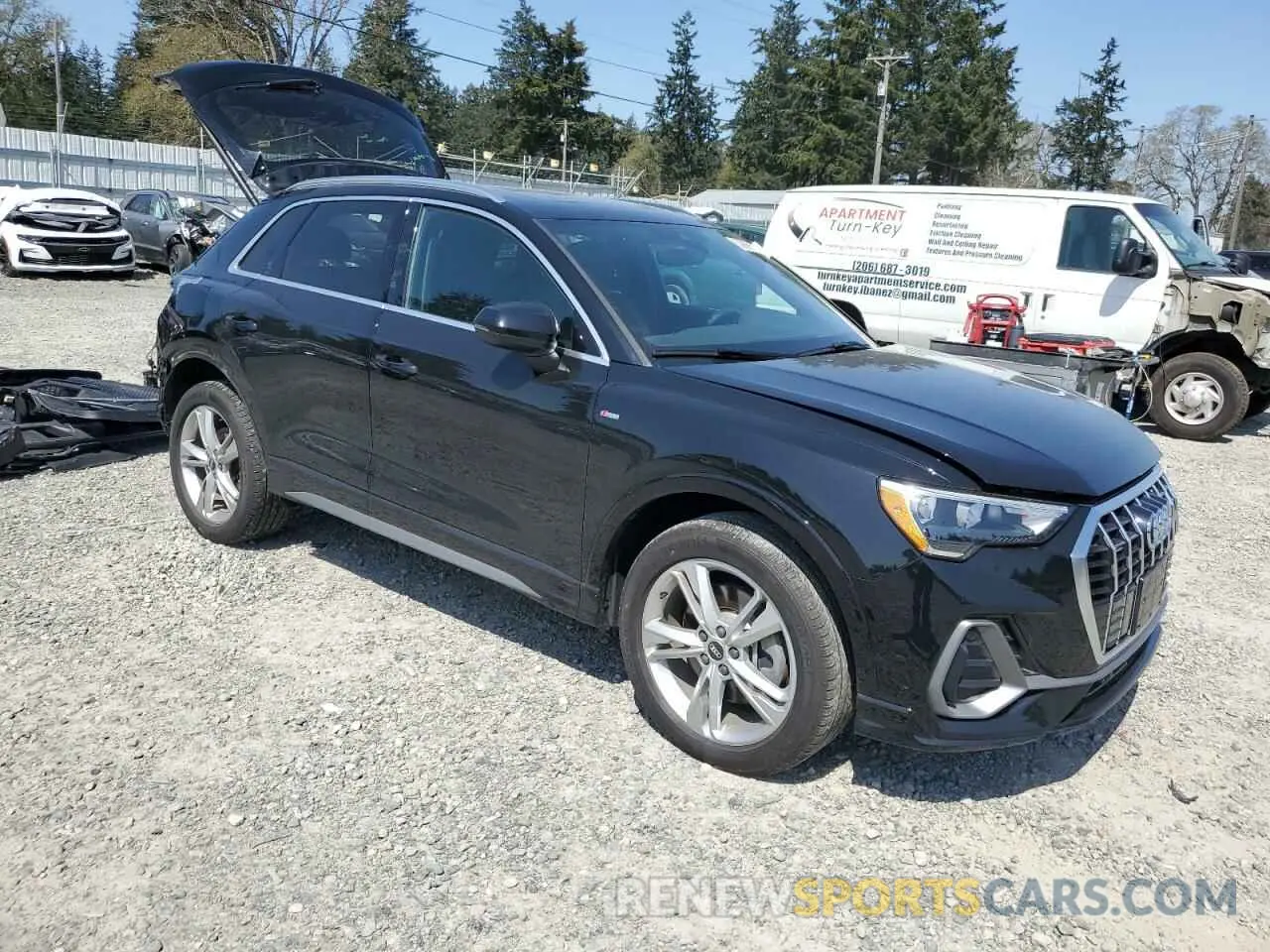 4 Photograph of a damaged car WA1DECF37N1048323 AUDI Q3 2022