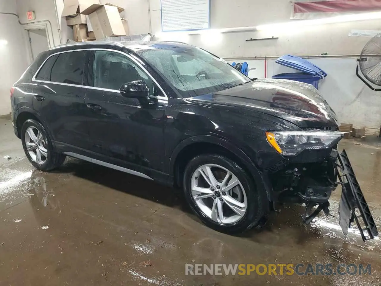 4 Photograph of a damaged car WA1DECF38N1061940 AUDI Q3 2022