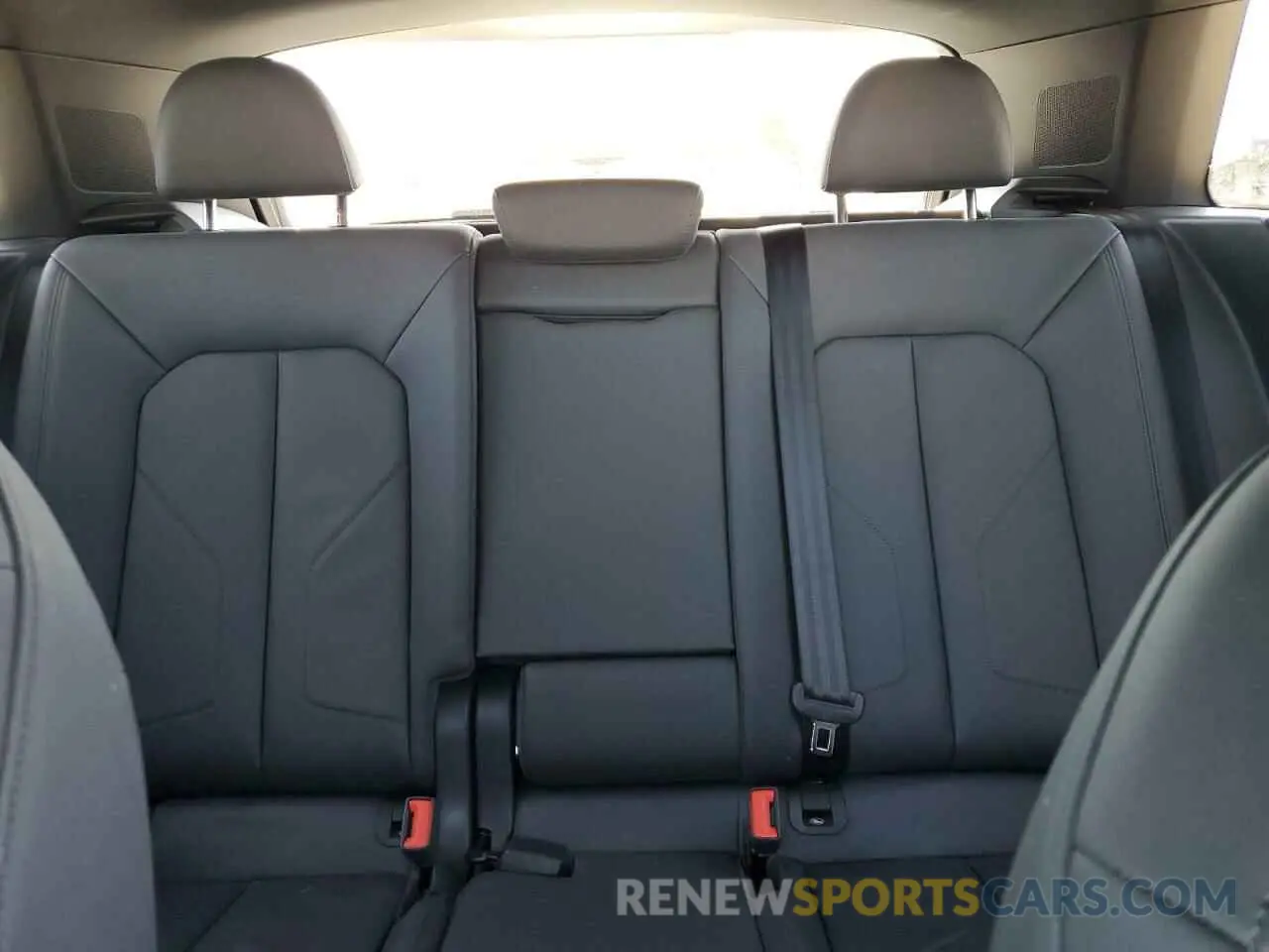 10 Photograph of a damaged car WA1DECF38N1148303 AUDI Q3 2022