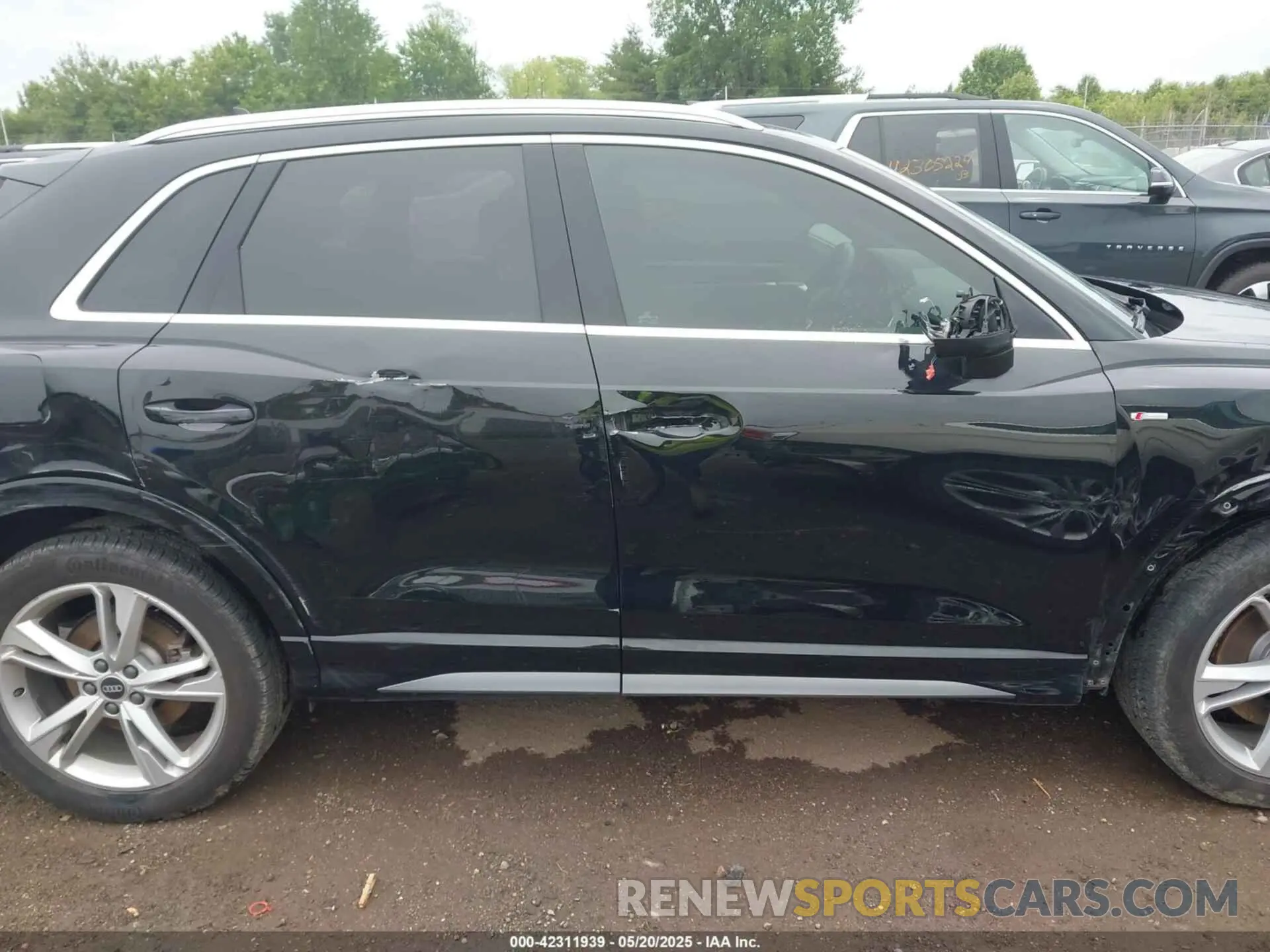 14 Photograph of a damaged car WA1EECF30N1089509 AUDI Q3 2022