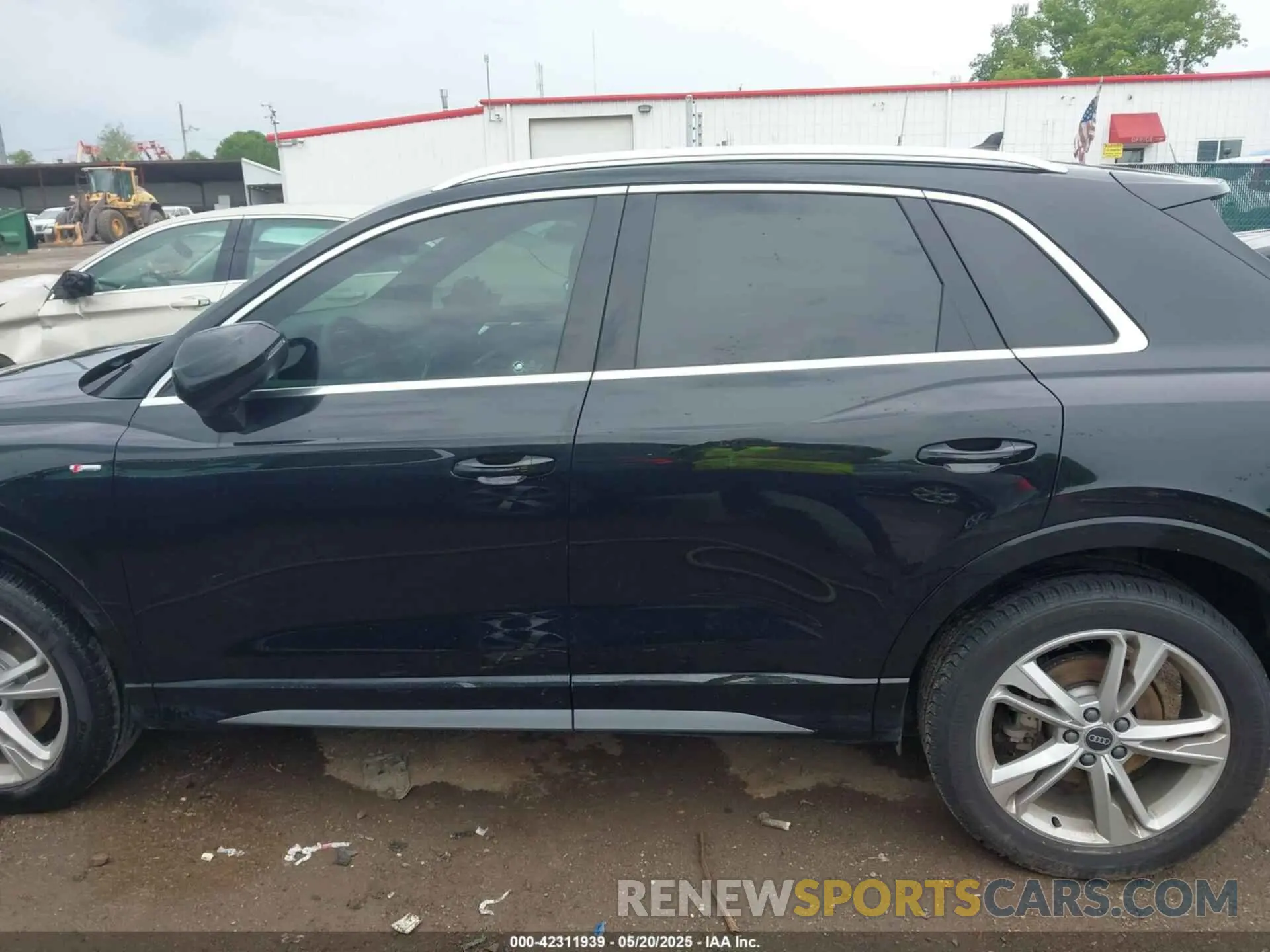 15 Photograph of a damaged car WA1EECF30N1089509 AUDI Q3 2022